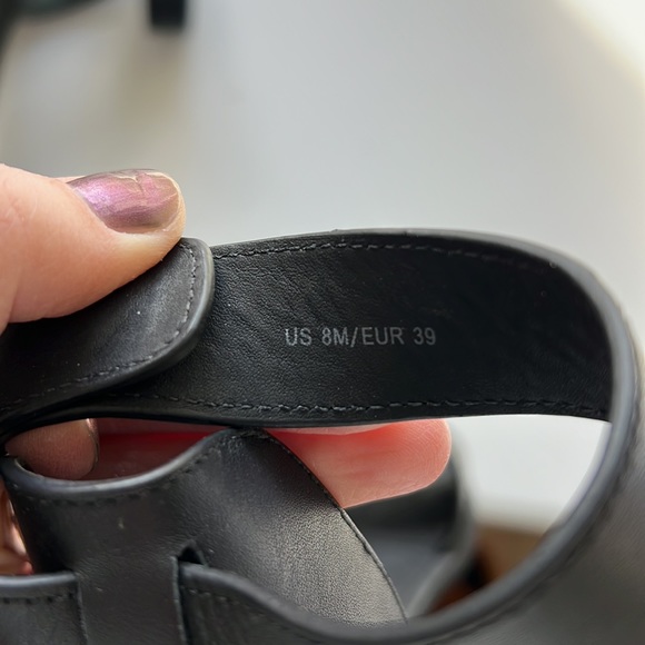 VINCE - 8, black ankle strap flat sandals - Picture 4 of 9